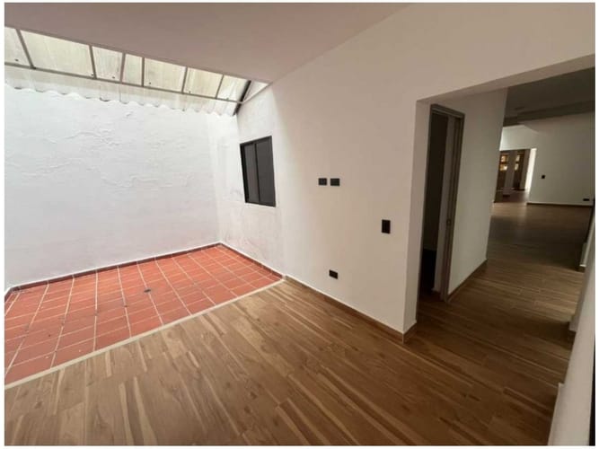 Casa de 6 alcobas en venta en Santa Teresita, Medellín, 203 m² · foto 15 de 16