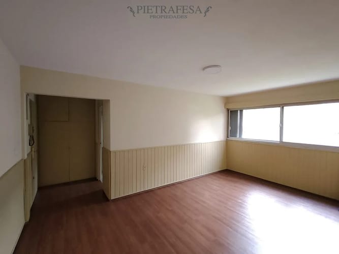 Apartamento en alquiler, 3 dormitorios, 1 baño, terraza lavadero. Malvin Norte. · Foto 1