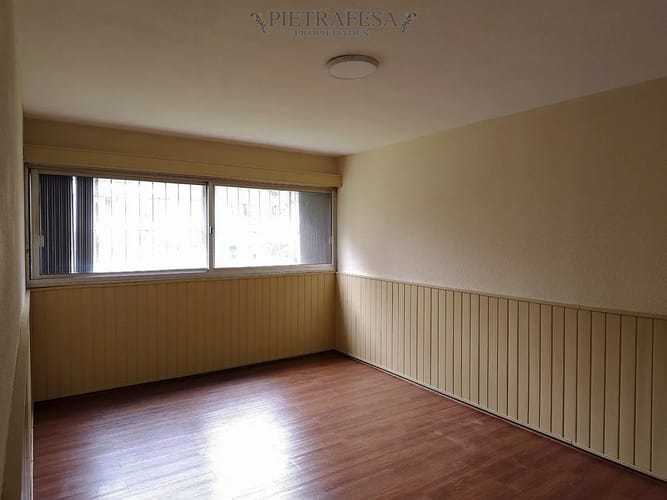 Apartamento en alquiler, 3 dormitorios, 1 baño, terraza lavadero. Malvin Norte. · Foto 2