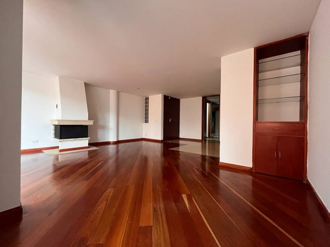 Apartamento de 3 alcobas en arriendo en Chicó Navarra, Bogotá, 106 m² · foto 2 de 18