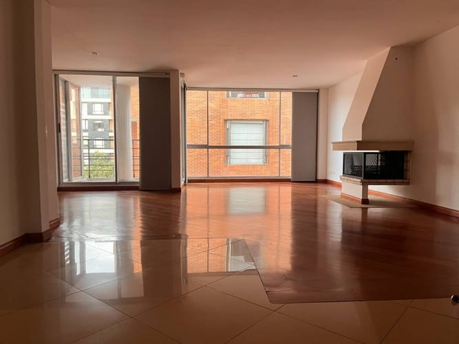 Apartamento de 3 alcobas en arriendo en Chicó Navarra, Bogotá, 106 m² · foto 4 de 18