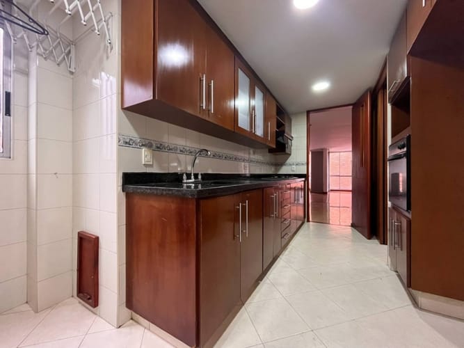 Apartamento de 3 alcobas en arriendo en Chicó Navarra, Bogotá, 106 m² · foto 7 de 18