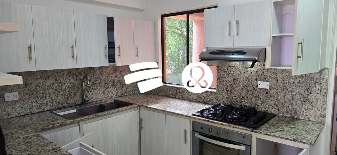 Apartamento de 3 alcobas en venta en El Poblado, Medellín, 158 m² · foto 2 de 8