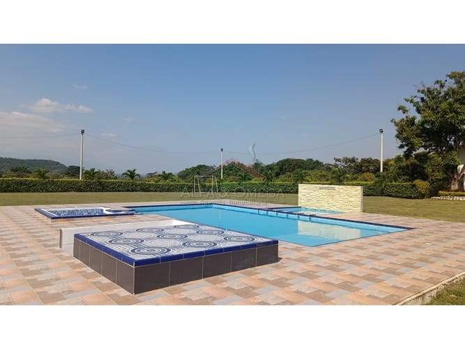 Casa de 5 alcobas en venta en Carmen De Bulira, Ibagué, 600 m² · foto 2 de 24