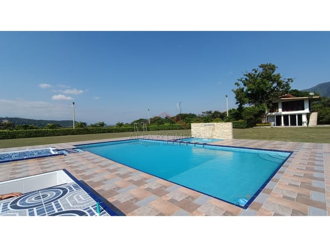 Casa de 5 alcobas en venta en Carmen De Bulira, Ibagué, 600 m² · foto 5 de 24