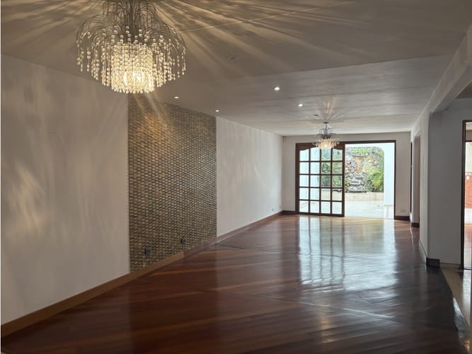 Casa de 4 alcobas en venta en Santa Paula, Bogotá, 267 m² · foto 3 de 19
