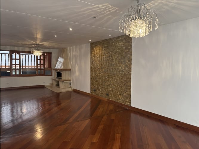 Casa de 4 alcobas en venta en Santa Paula, Bogotá, 267 m² · foto 4 de 19