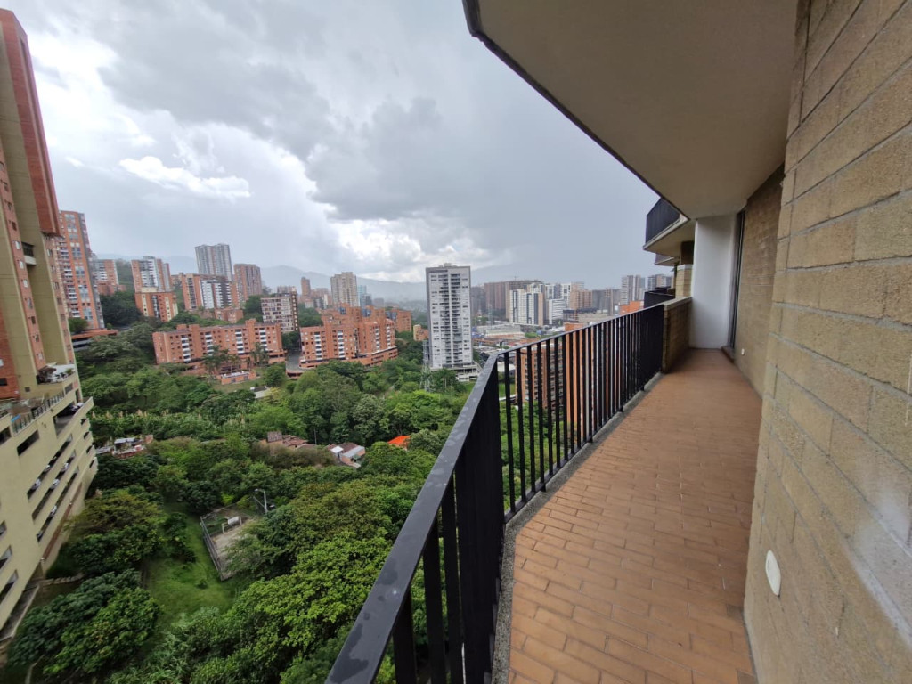 Apartamento en Arriendo en Vía Las Palmas, Medellín