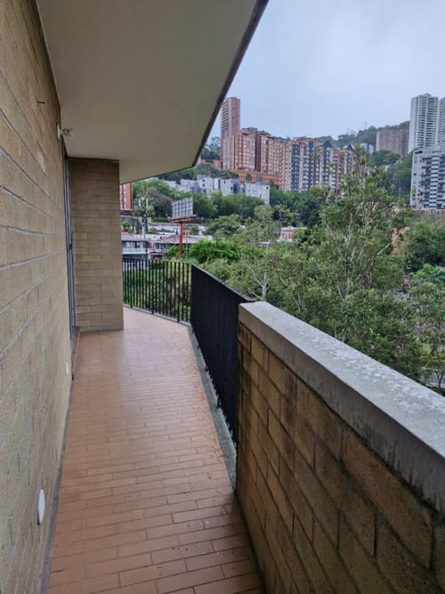 Apartamento de 2 alcobas en arriendo en Vía Las Palmas, Medellín, 76 m² · foto 2 de 24