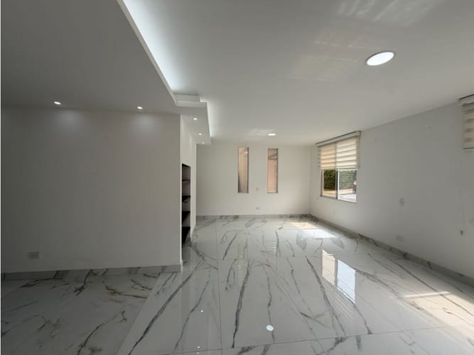 Casa de 5 alcobas en venta en El Castillo, Jamundí, 211 m² · foto 2 de 17