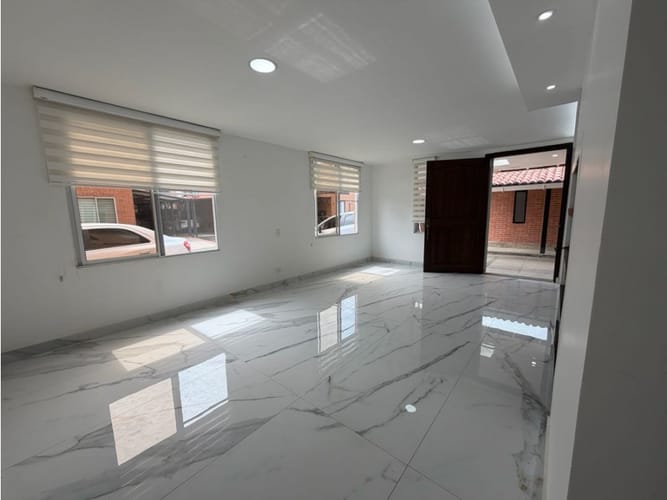 Casa de 5 alcobas en venta en El Castillo, Jamundí, 211 m² · foto 3 de 17