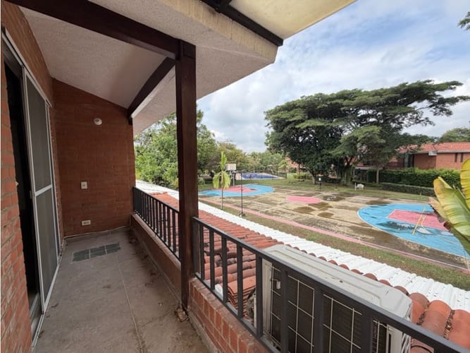 Casa de 5 alcobas en venta en El Castillo, Jamundí, 211 m² · foto 4 de 17
