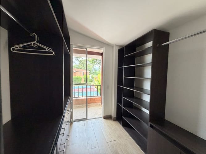 Casa de 5 alcobas en venta en El Castillo, Jamundí, 211 m² · foto 6 de 17