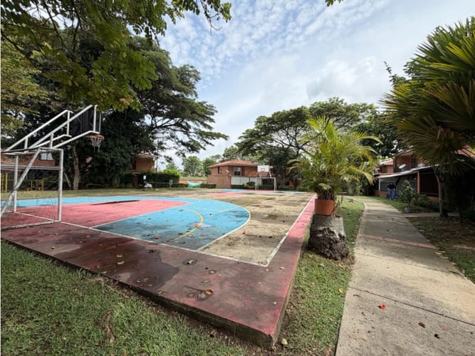 Casa de 5 alcobas en venta en El Castillo, Jamundí, 211 m² · foto 11 de 17