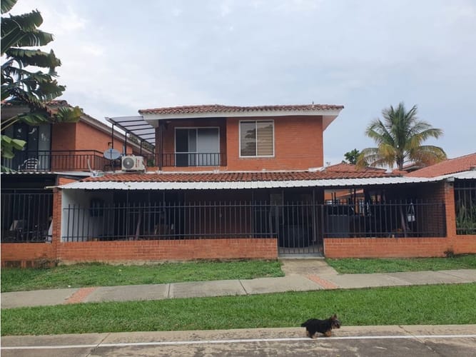 Casa de 5 alcobas en venta en El Castillo, Jamundí, 211 m² · foto 15 de 17