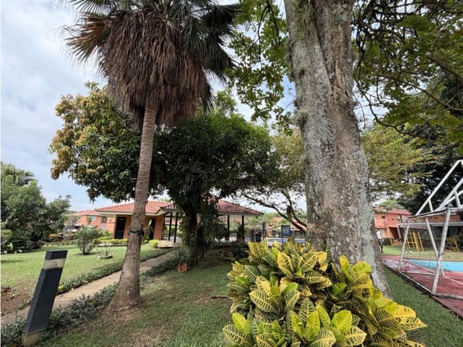 Casa de 5 alcobas en venta en El Castillo, Jamundí, 211 m² · foto 16 de 17
