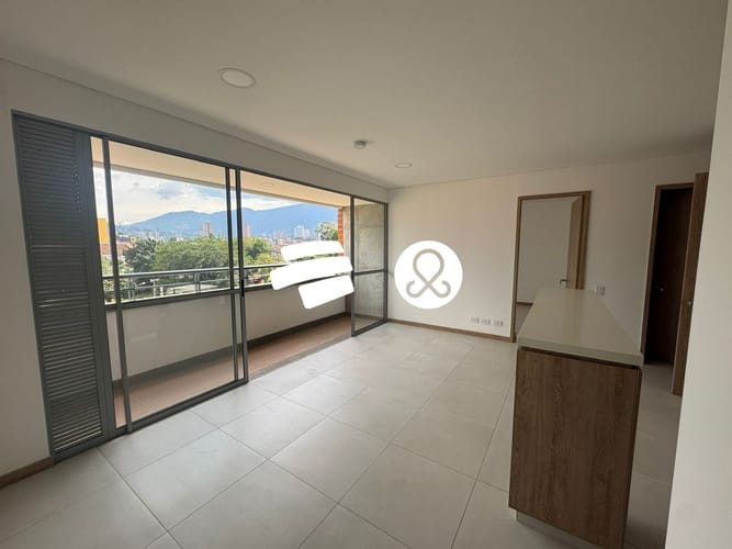 Apartamento de 2 alcobas en venta en Centro, Itagüí, 63 m² · foto 2 de 11