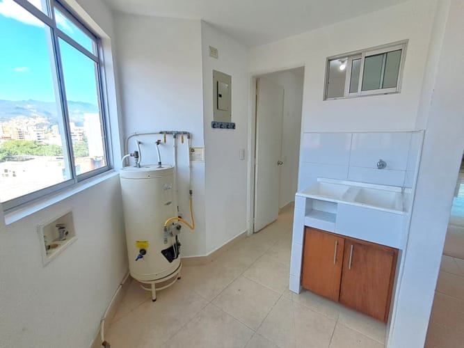 Apartamento de 3 alcobas en arriendo en Laureles, Medellín, 105 m² · foto 9 de 20