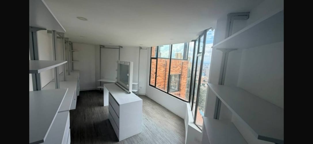 Apartamento de 4 alcobas en venta en Castilla, Bogotá, 367 m² · foto 16 de 23