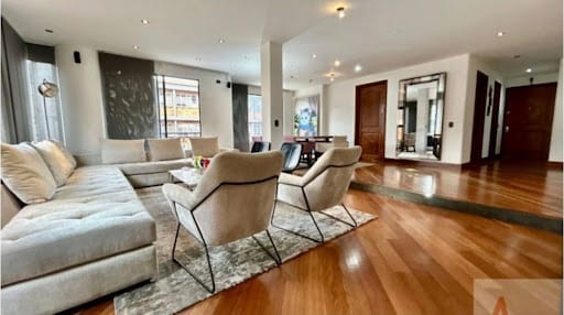 Apartamento de 3 alcobas en venta en Chicó Navarra, Bogotá, 189 m² · foto 2 de 12