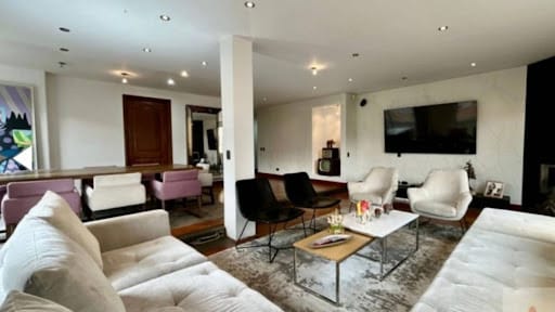 Apartamento de 3 alcobas en venta en Chicó Navarra, Bogotá, 189 m² · foto 3 de 12