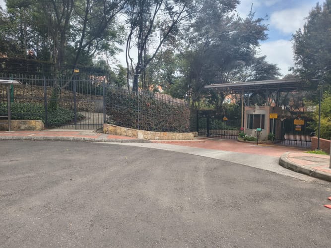 Casa de 4 alcobas en venta en León Xiii, Bogotá, 500 m² · foto 2 de 24