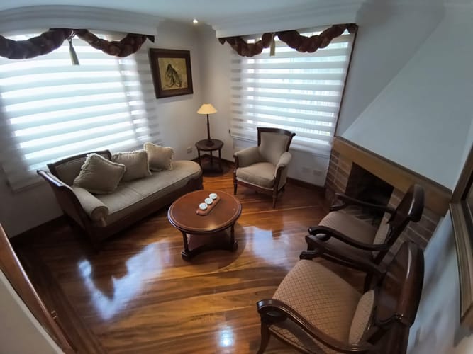 Casa de 5 alcobas en venta en San Jose De Bavaria, Bogotá, 260 m² · foto 3 de 24