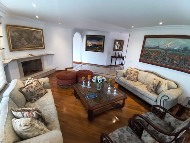 Casa de 5 alcobas en venta en San Jose De Bavaria, Bogotá, 260 m² · foto 5 de 24