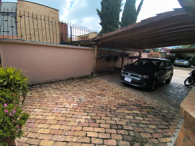 Casa de 5 alcobas en venta en San Jose De Bavaria, Bogotá, 260 m² · foto 17 de 24
