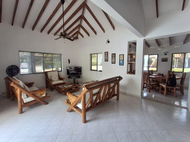 Casa de 4 alcobas en venta en Ricaurte, 314 m² · foto 5 de 15