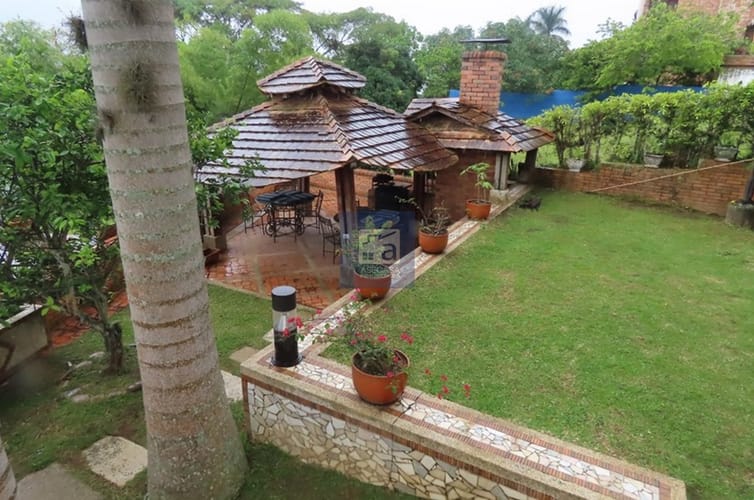 Casa de 4 alcobas en venta en Ruitoque Condominio, Floridablanca, 312 m² · foto 2 de 6