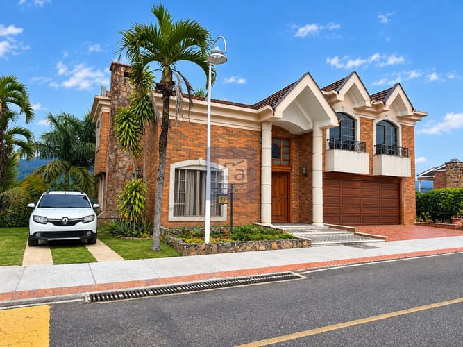 Casa de 4 alcobas en venta en Ruitoque Condominio, Floridablanca, 312 m² · foto 3 de 6