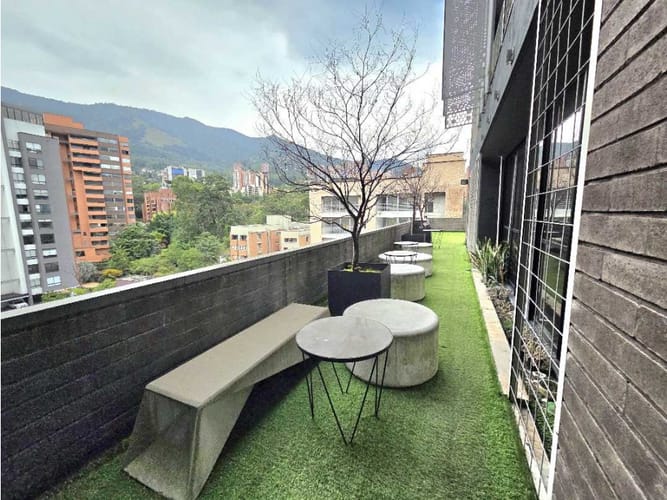 Oficina en venta en Las Lomas, Medellín, 208 m² · foto 2 de 15