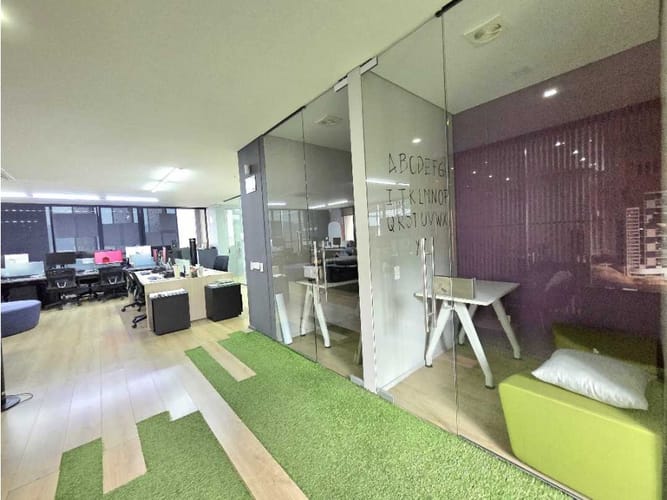 Oficina en venta en Las Lomas, Medellín, 208 m² · foto 9 de 15