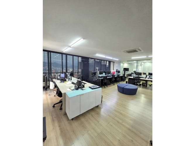 Oficina en venta en Las Lomas, Medellín, 208 m² · foto 14 de 15