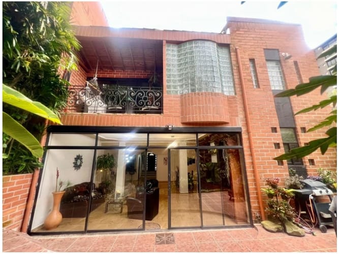 Casa de 5 alcobas en venta en Las Lomas No.2, Medellín, 350 m² · foto 2 de 24