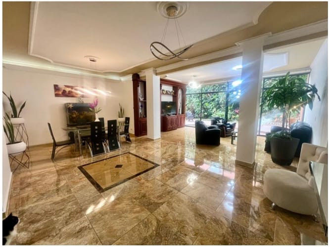 Casa de 5 alcobas en venta en Las Lomas No.2, Medellín, 350 m² · foto 3 de 24