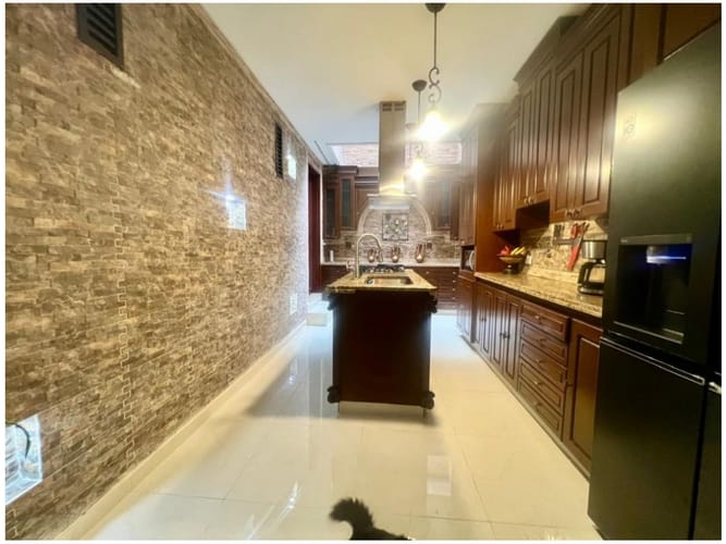 Casa de 5 alcobas en venta en Las Lomas No.2, Medellín, 350 m² · foto 11 de 24