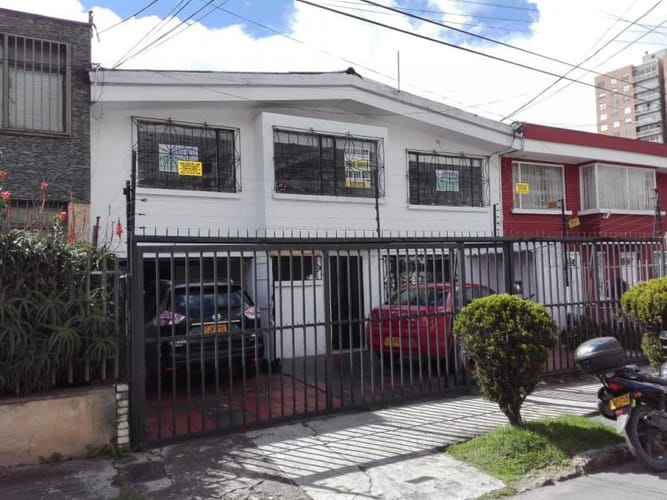 Casa de 4 alcobas en venta en La Castellana, Bogotá, 228 m² · foto 2 de 13