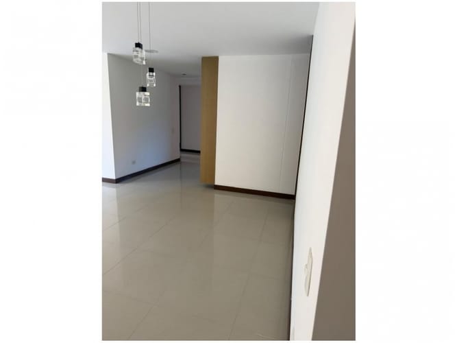 Apartamento de 3 alcobas en venta en Loma Del Esmeraldal, Envigado, 135 m² · foto 3 de 17