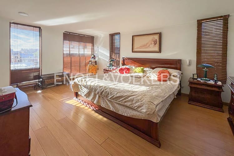 Apartamento de 3 alcobas en venta en La Carolina, Bogotá, 224 m² · foto 8 de 16