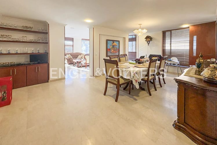 Apartamento de 3 alcobas en venta en La Carolina, Bogotá, 224 m² · foto 3 de 16
