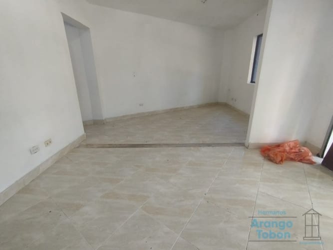 Local en arriendo en Laureles, Medellín, 25 m² · foto 3 de 16