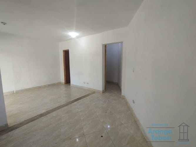 Local en arriendo en Laureles, Medellín, 25 m² · foto 4 de 16