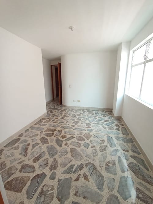 Apartamento de 4 alcobas en arriendo en El Portal, Envigado, 110 m² · foto 3 de 16
