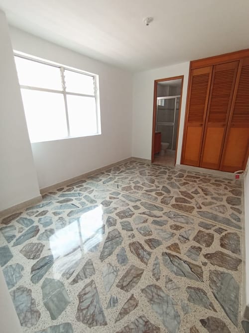 Apartamento de 4 alcobas en arriendo en El Portal, Envigado, 110 m² · foto 6 de 16