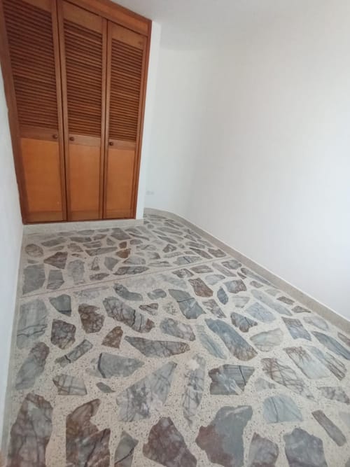 Apartamento de 4 alcobas en arriendo en El Portal, Envigado, 110 m² · foto 5 de 16