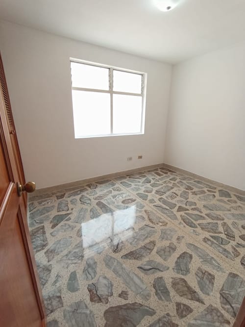 Apartamento de 4 alcobas en arriendo en El Portal, Envigado, 110 m² · foto 13 de 16