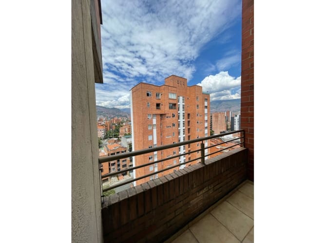 Apartamento de 3 alcobas en arriendo en La Castellana, Medellín, 100 m² · foto 8 de 24