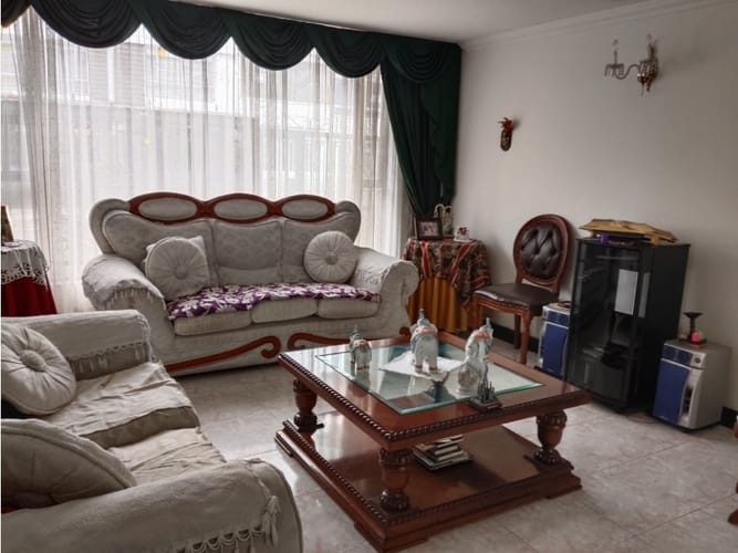 Casa de 4 alcobas en arriendo en Quirinal, Bogotá, 200 m² · foto 2 de 24